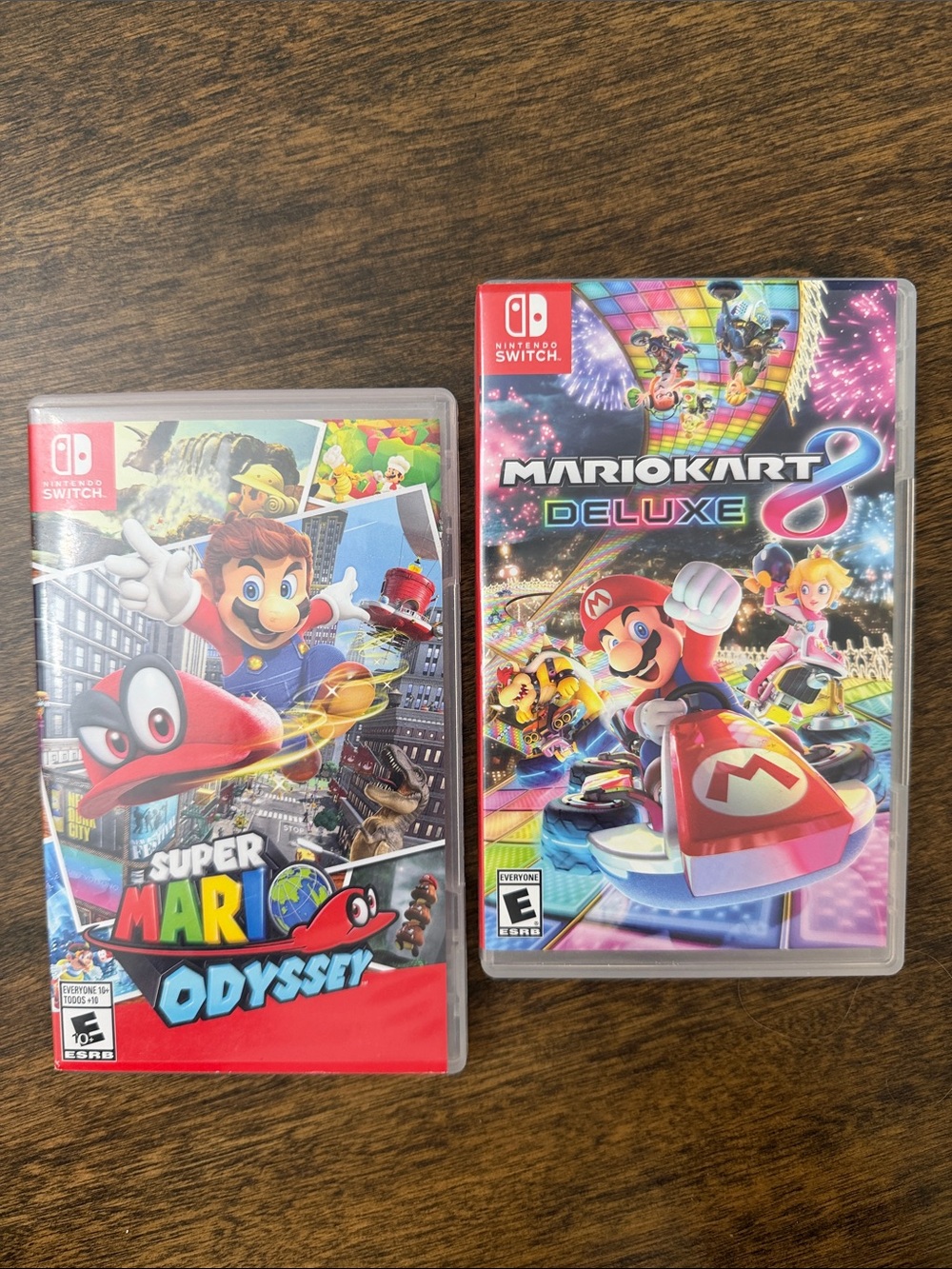 Nintendo Switch Super Mario Odyssey & Mario Kart 8 Deluxe - Red